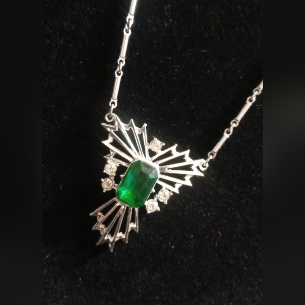 Vintage Art Deco Emerald Green Pendant Necklacebar Link Chain 14in long